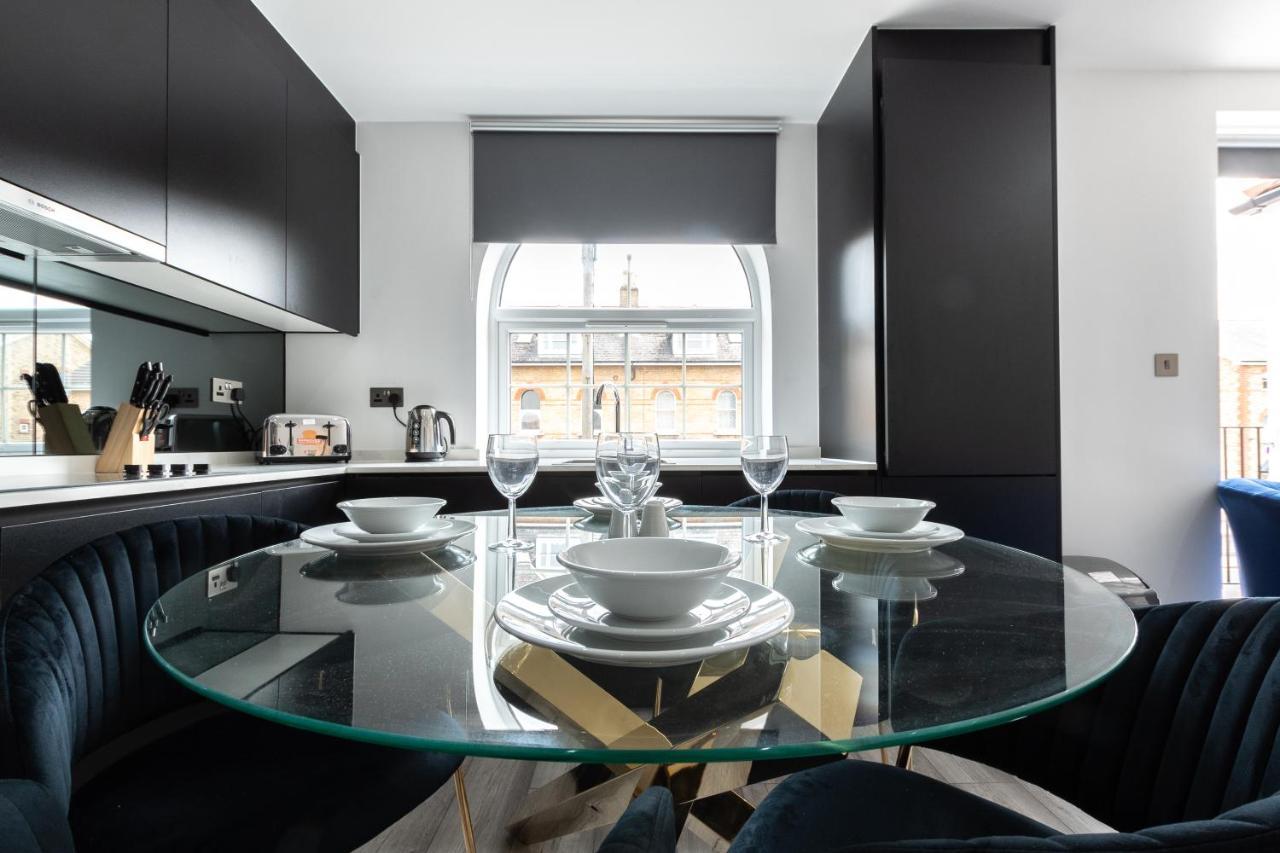 Elegant Apartments In Staines L Free Onsite Parking Exterior foto