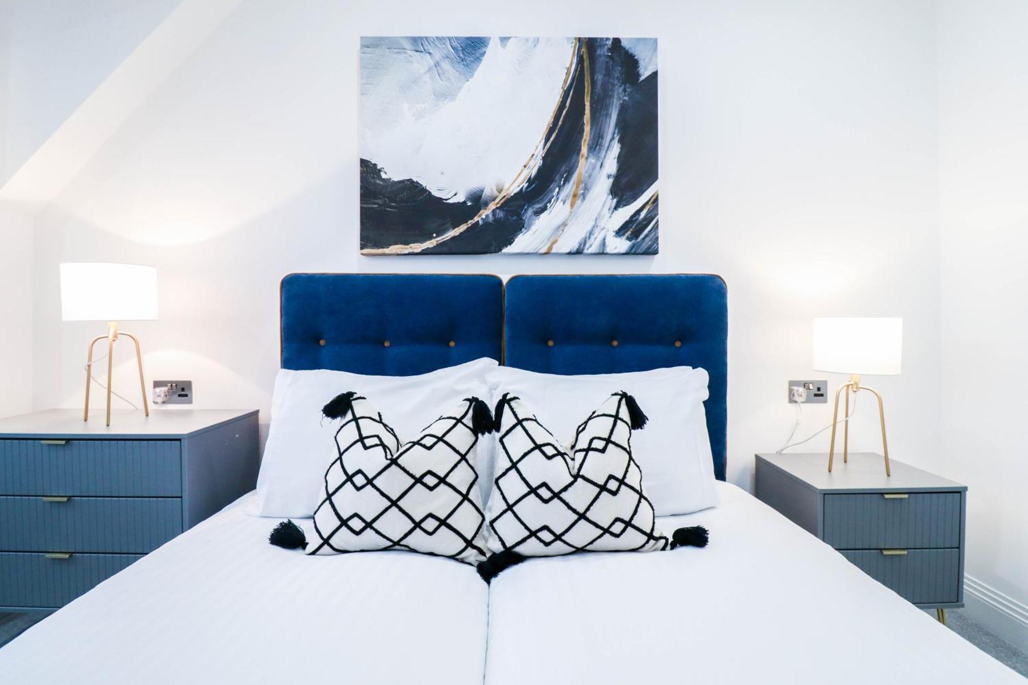 Elegant Apartments In Staines L Free Onsite Parking Exterior foto