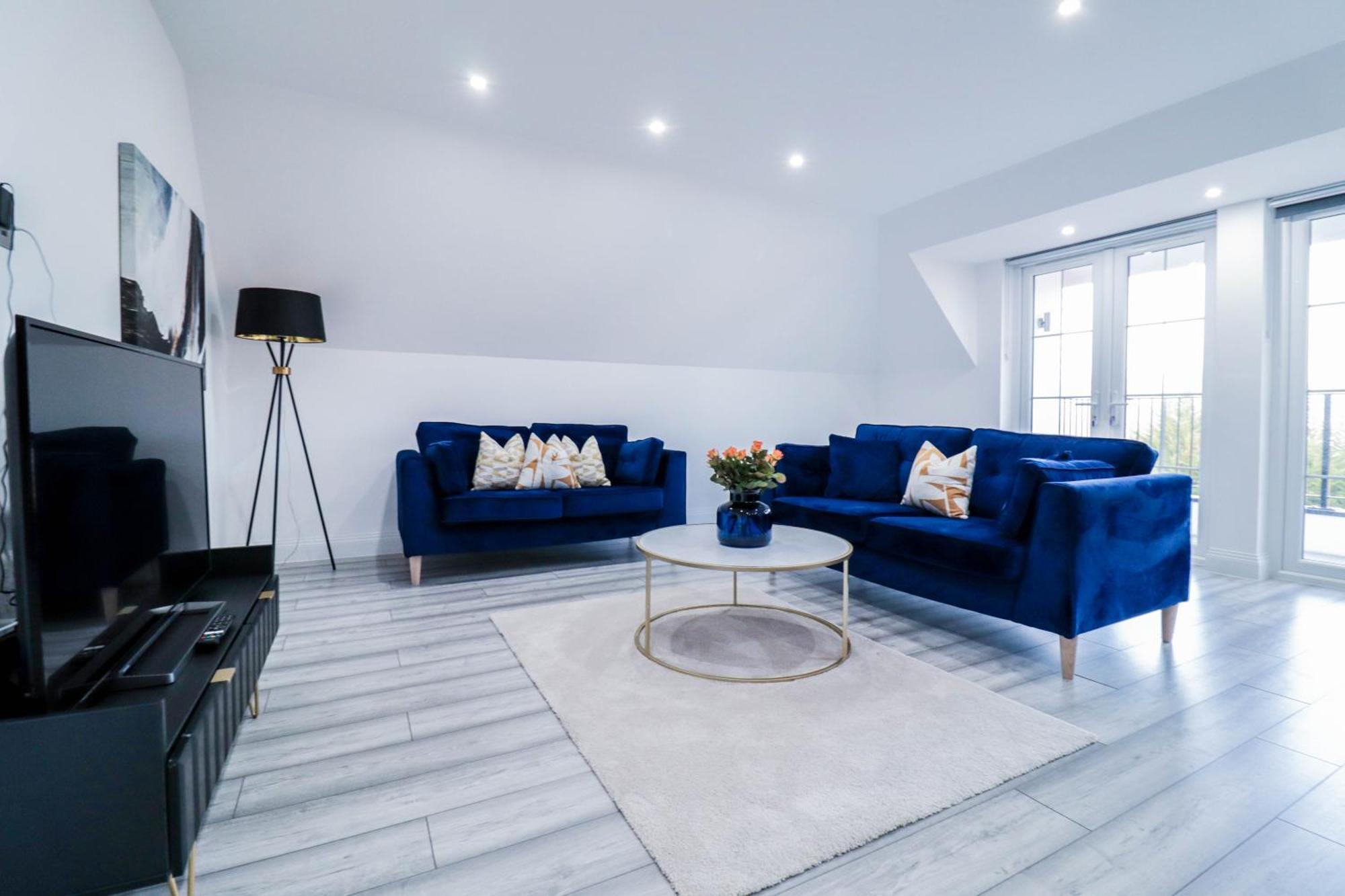 Elegant Apartments In Staines L Free Onsite Parking Exterior foto